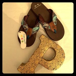 NWT Blue/Brown Paisley flip flops